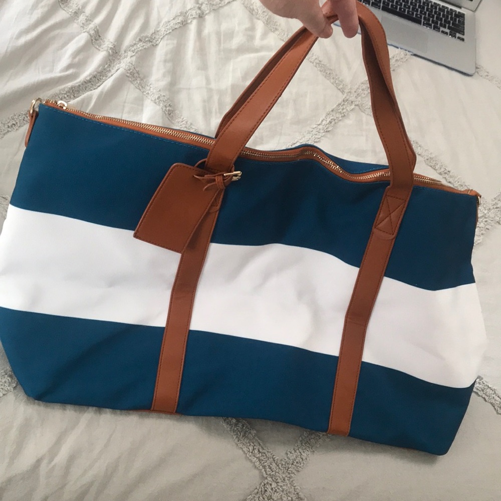 Wide-mouth Weekender bag
